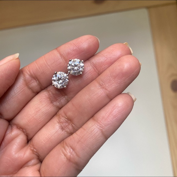 🔥ITALO CLASSIC🔥4 WHITE SAPPHIRE STUD EARRINGS - Picture 1 of 9